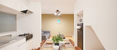 Microwave, stovetop, dishwasher