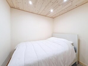Unclassified image, 3 of 14, button - 250m from ski slopes, Ground floor, balcony, tv, ski locker, 20m², Val Thorens (Val Thorens)