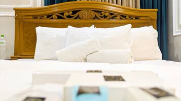 3 bedrooms, iron/ironing board, internet, bed sheets