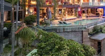 Villa Kaleida - Sleek Modern Sunset Villa With Eclectic Style & Infinity Pool