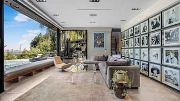 Villa de lujo, varias camas, acceso a la piscina, vistas a la ciudad (Villa Kaleida) | Interior