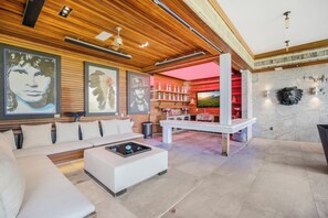 فيلا فاخرة - عدة أسرّة - مع إمكانية استخدام المسبح - منظر للمدينة (Villa Kaleida) | منطقة المعيشة