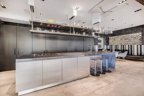 Vila Mewah, Beberapa Tempat Tidur, akses ke kolam renang, pemandangan kota (Villa Kaleida) | Dapur pribadi