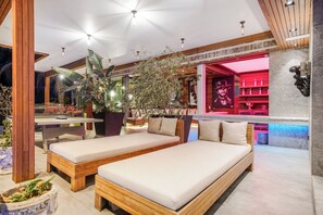 فيلا فاخرة - عدة أسرّة - مع إمكانية استخدام المسبح - منظر للمدينة (Villa Kaleida) | منطقة المعيشة