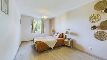 5 chambres, bureau, fer et planche Ă repasser, Wi-Fi