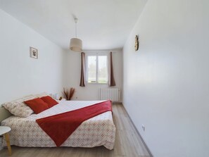 5 chambres, bureau, fer et planche à repasser, Wi-Fi