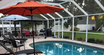 Charming studio in beautiful Palm Harbor with A/C, Swimming Pool and Patio
