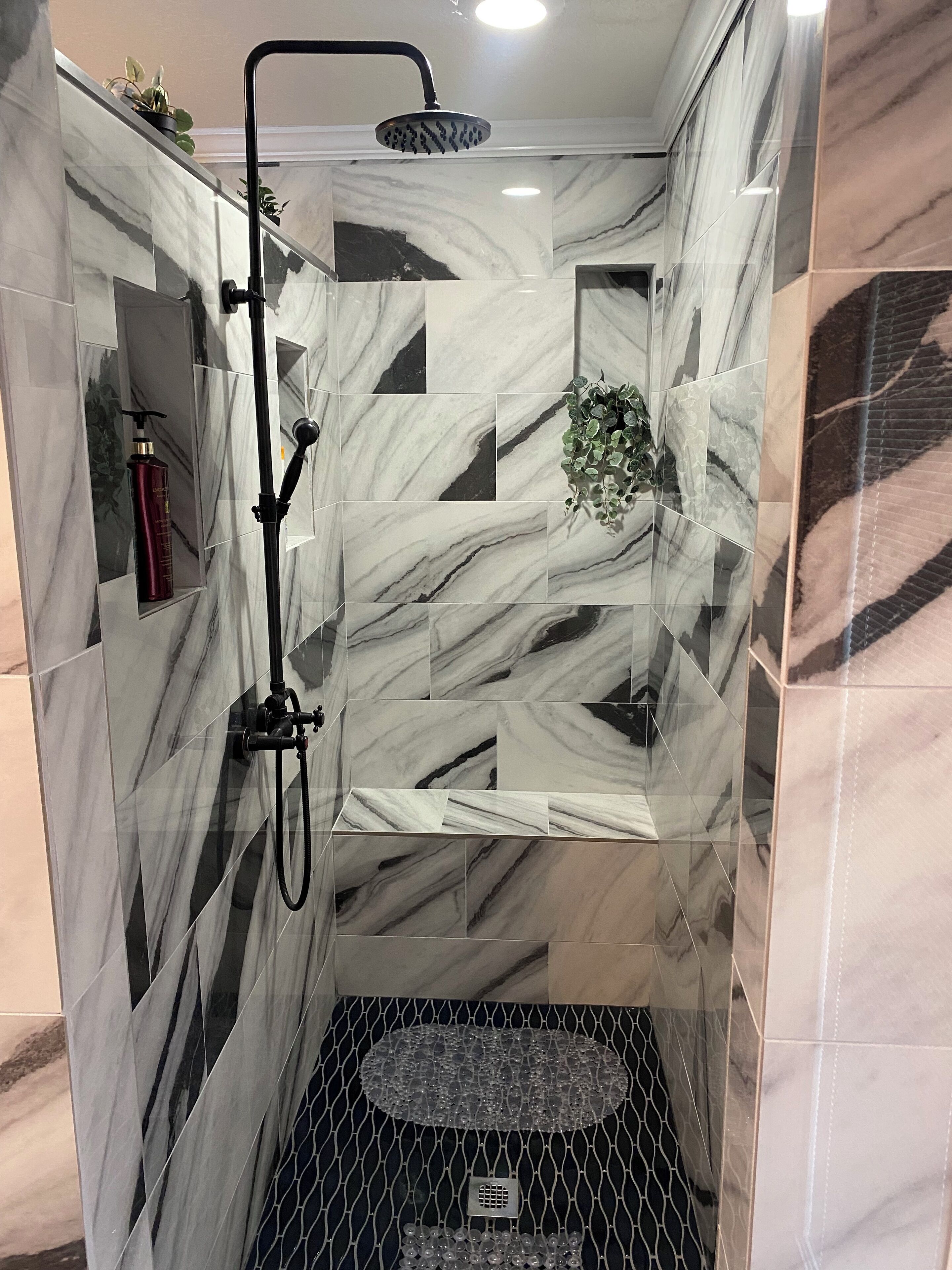 Suihku, poreamme, hiustenkuivaaja, bidee