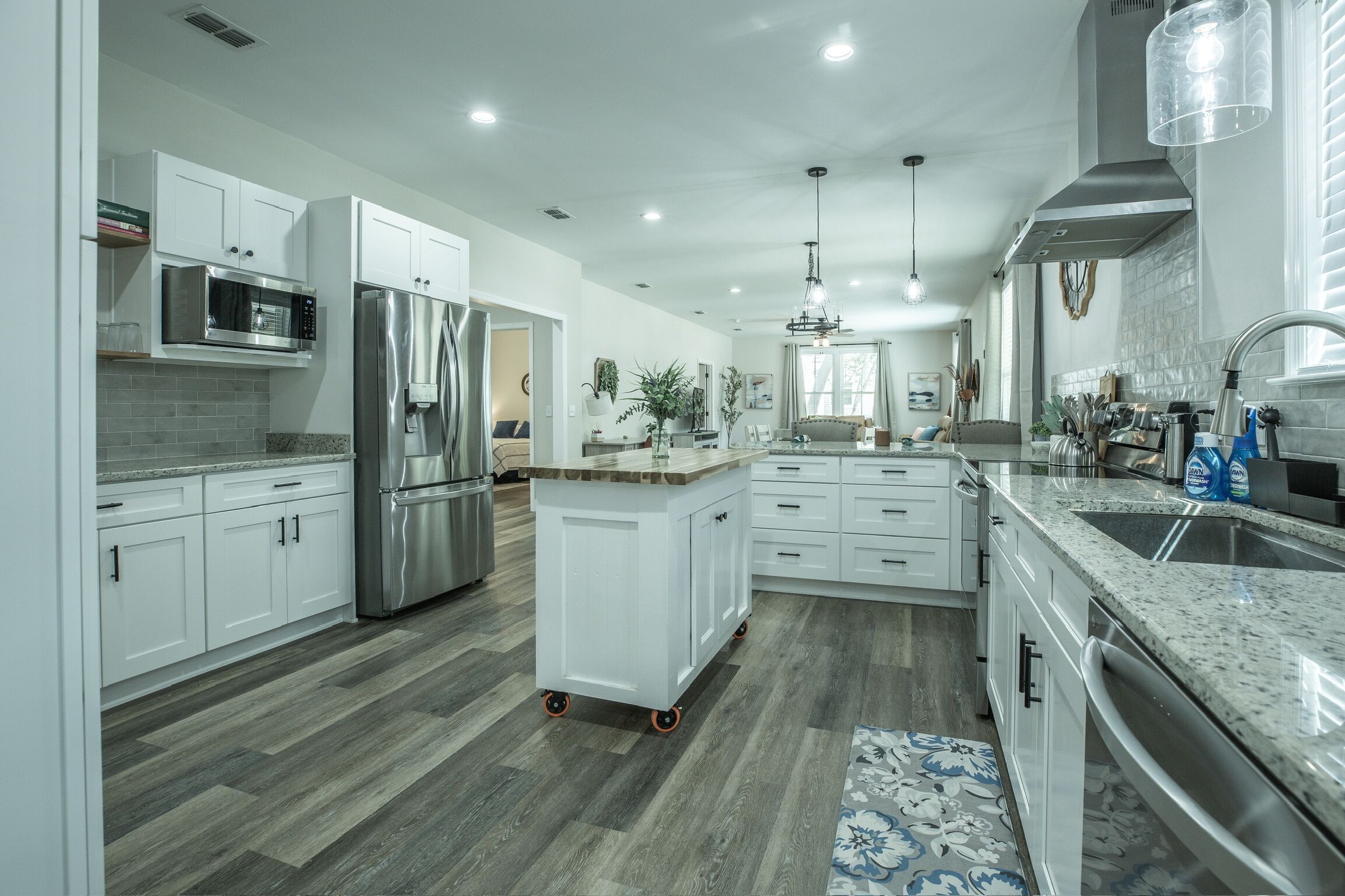 Micro-ondes, four, plaque de cuisson, lave-vaisselle