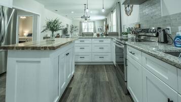 Mikroaaltouuni, uuni, liesi, astianpesukone