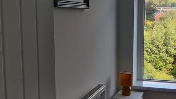 Iron/ironing board, free WiFi