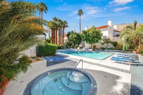 Stunning Caballeros Estates Condo-mountain views-pools/hot tubs/walk to downtown