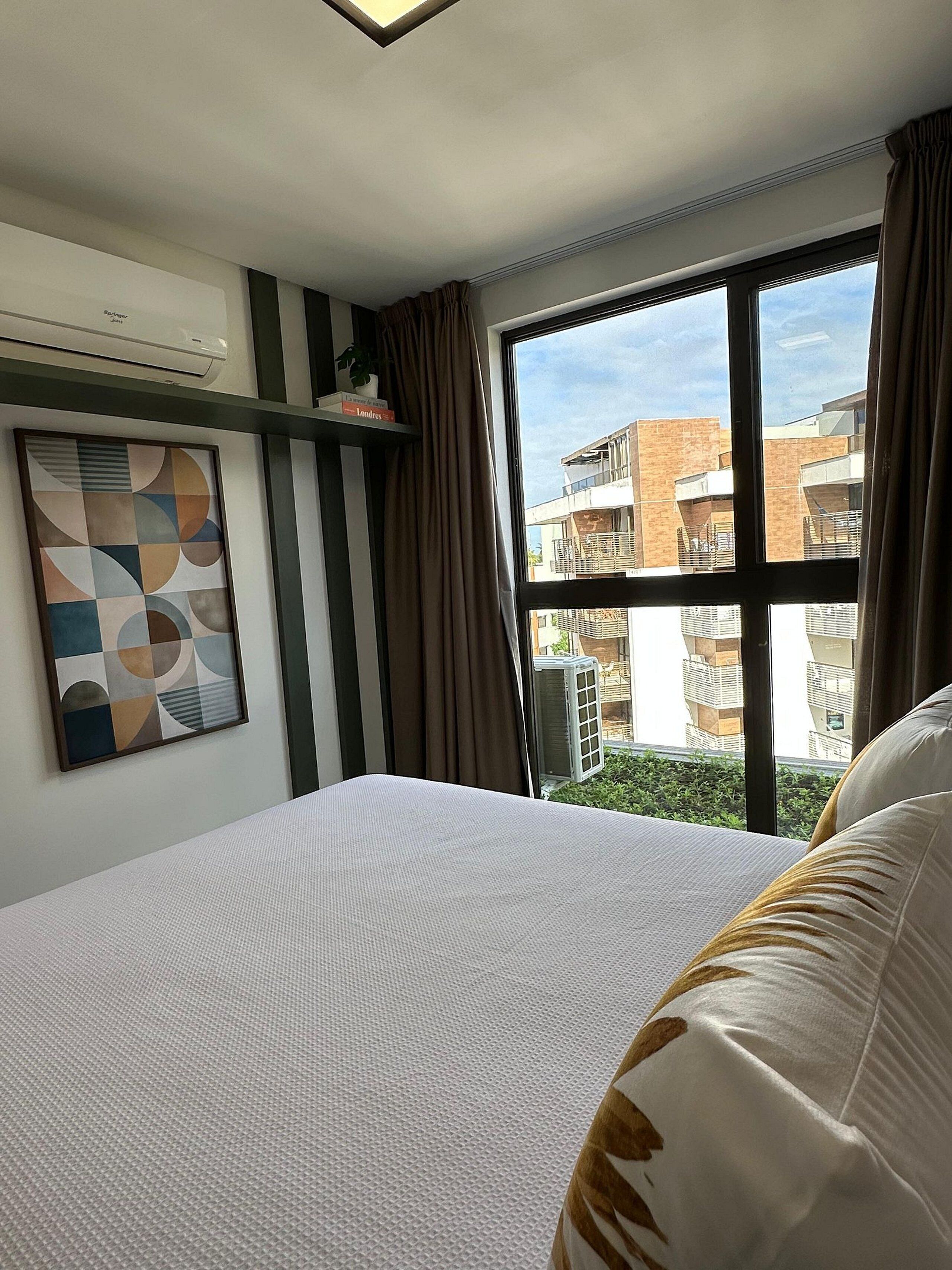 Apartamento | Escrivaninha, cortinas blackout, ferros/tábuas de passar roupa