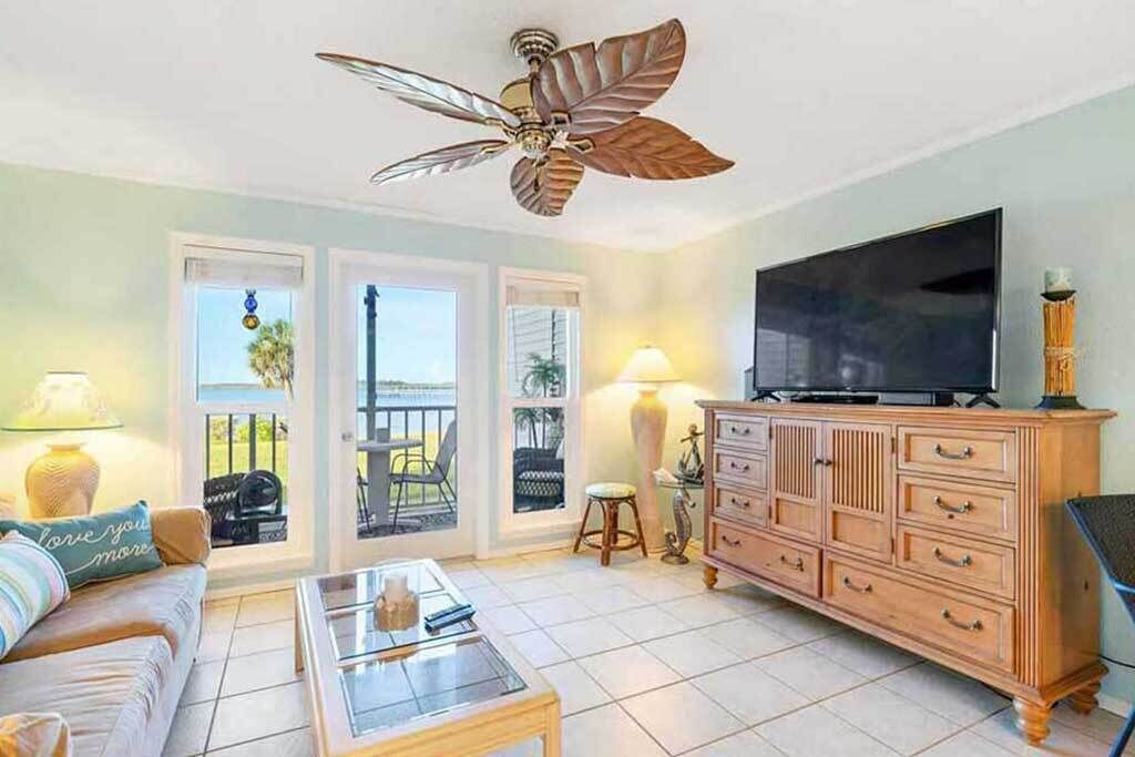 Smart TV, ping pong, books