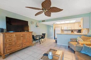 Smart-TV, bordtennis og bøker