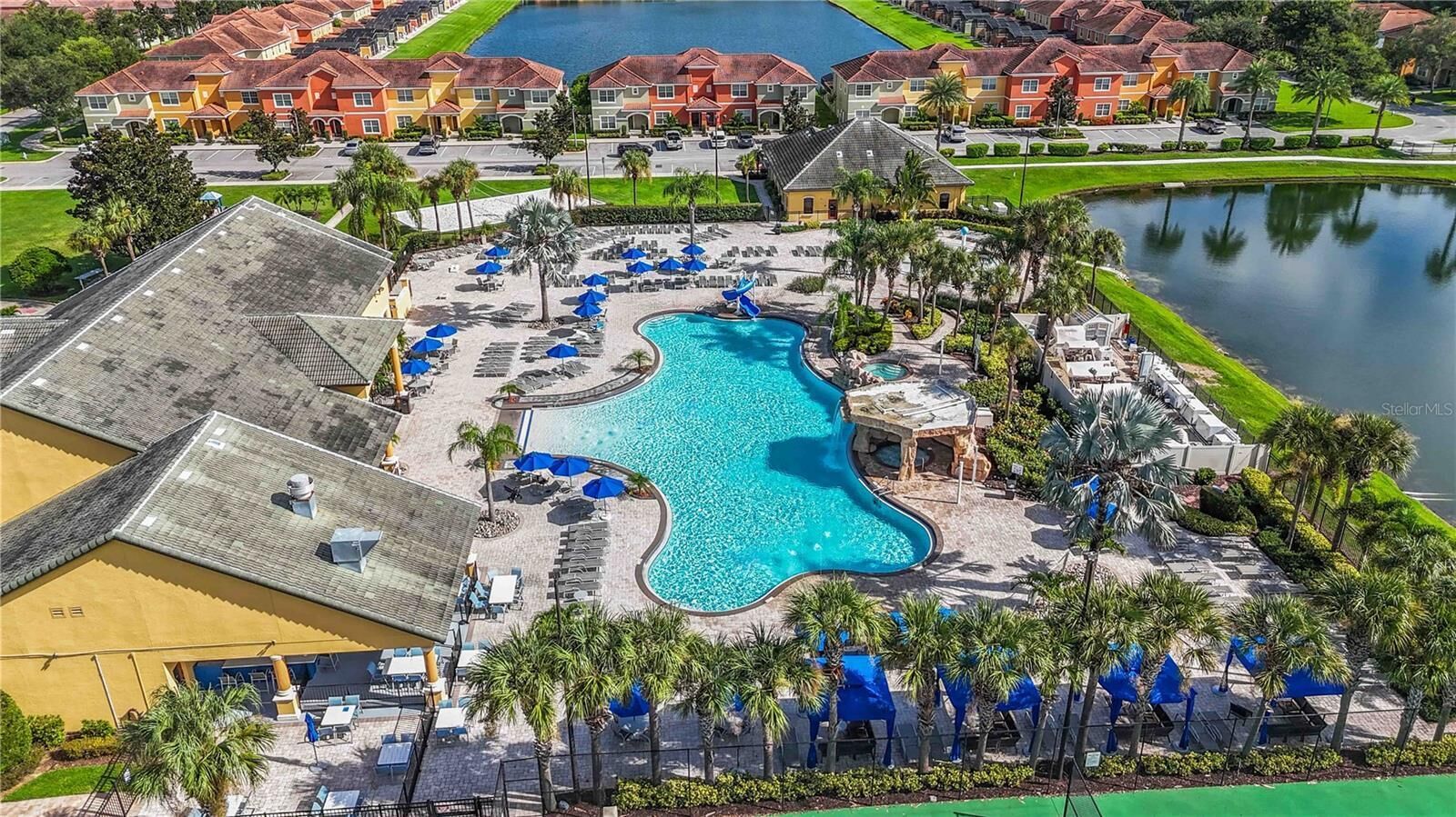 室外游泳池，恒温泳池