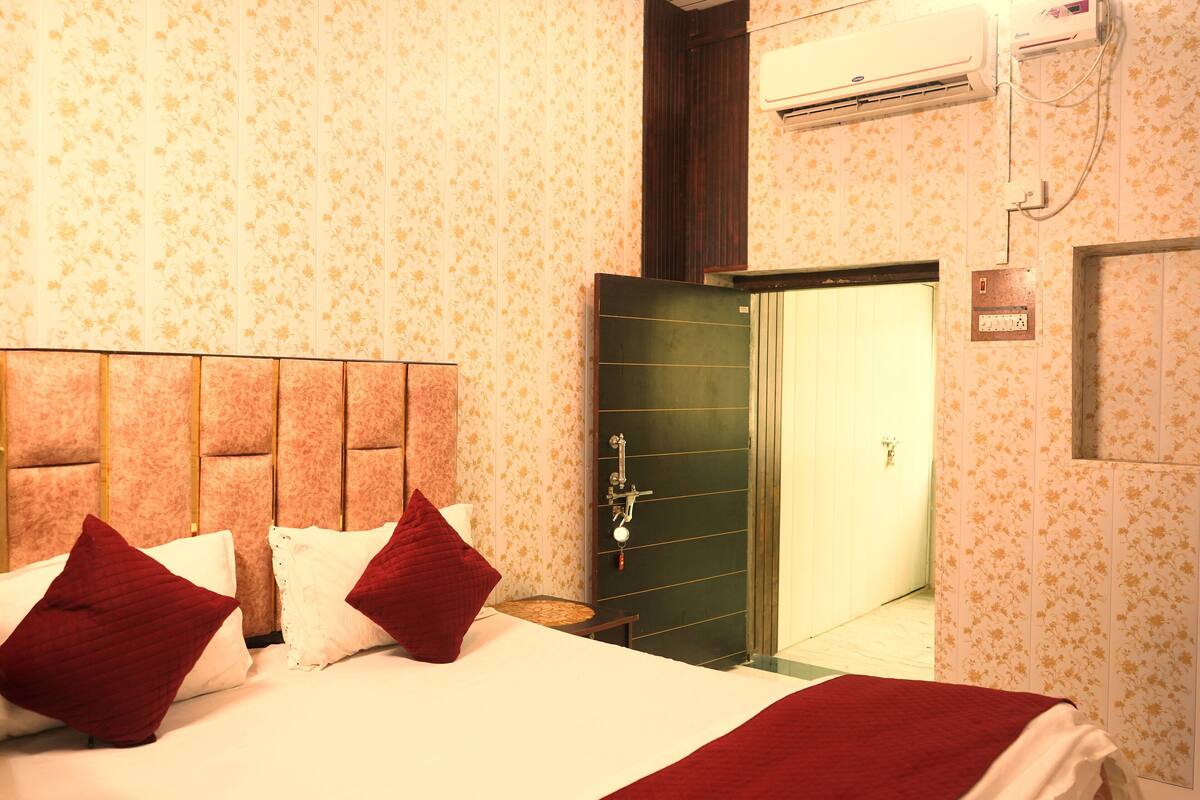 Habitación Deluxe, vista a la ciudad | Escritorio, espacio para trabajar con laptop y wifi gratis