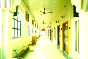 Lobby - Hotel Ambassador Grand (Varanasi)