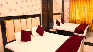 Escritorio, espacio para trabajar con laptop y wifi gratis