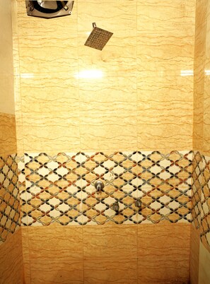 디럭스룸, 시내 전망 | 욕실 | 샤워 시설, 무료 세면용품, 타월