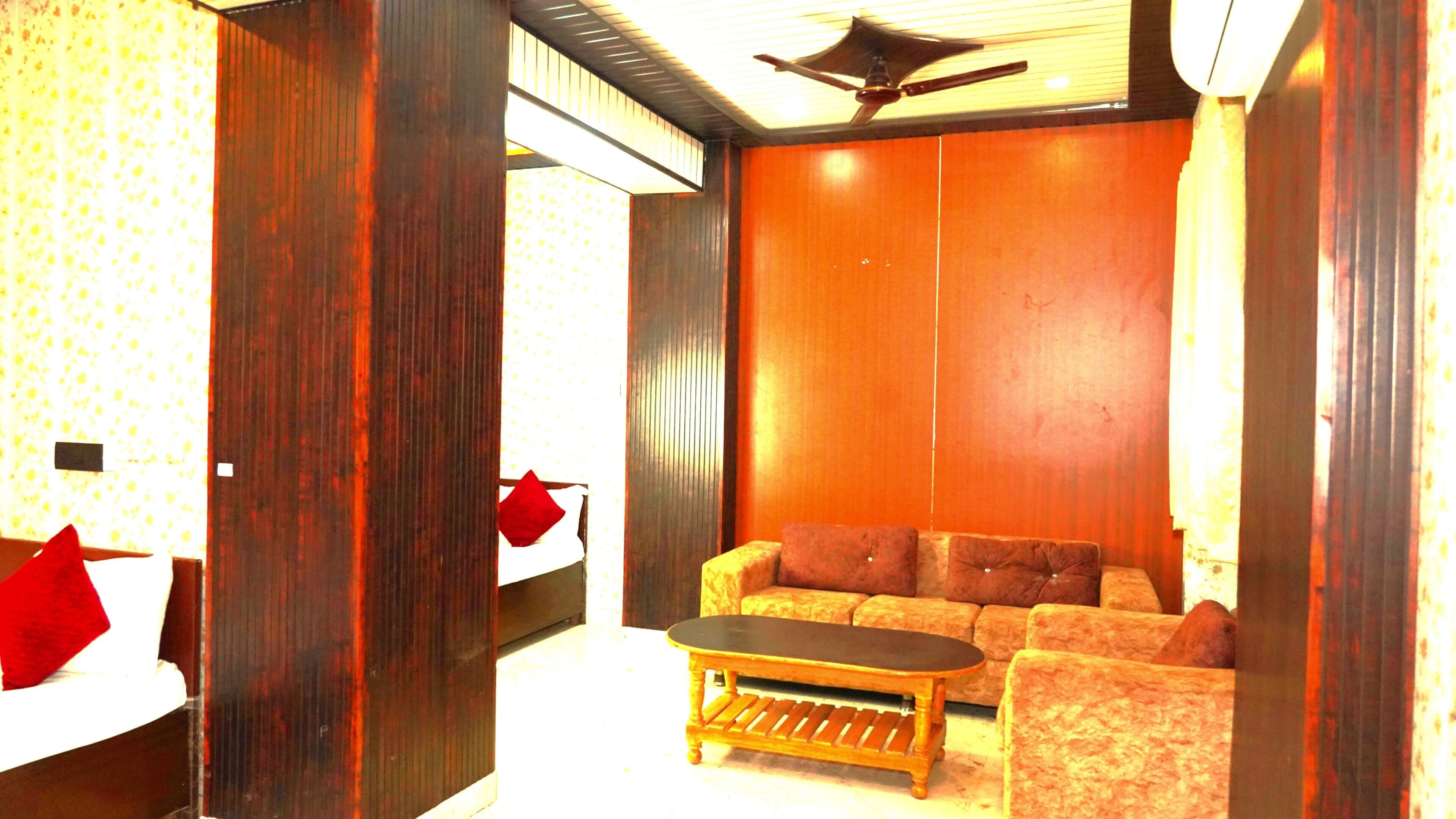 Premium-Zimmer, 2 Schlafzimmer | Schreibtisch, laptopgeeigneter Arbeitsplatz, kostenloses WLAN