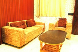 Premium Room | Desk, laptop workspace, free WiFi