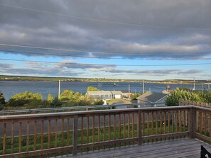 Property grounds - Stylishly decorated family friendly home with Island &  ocean views. (Mulgrave)