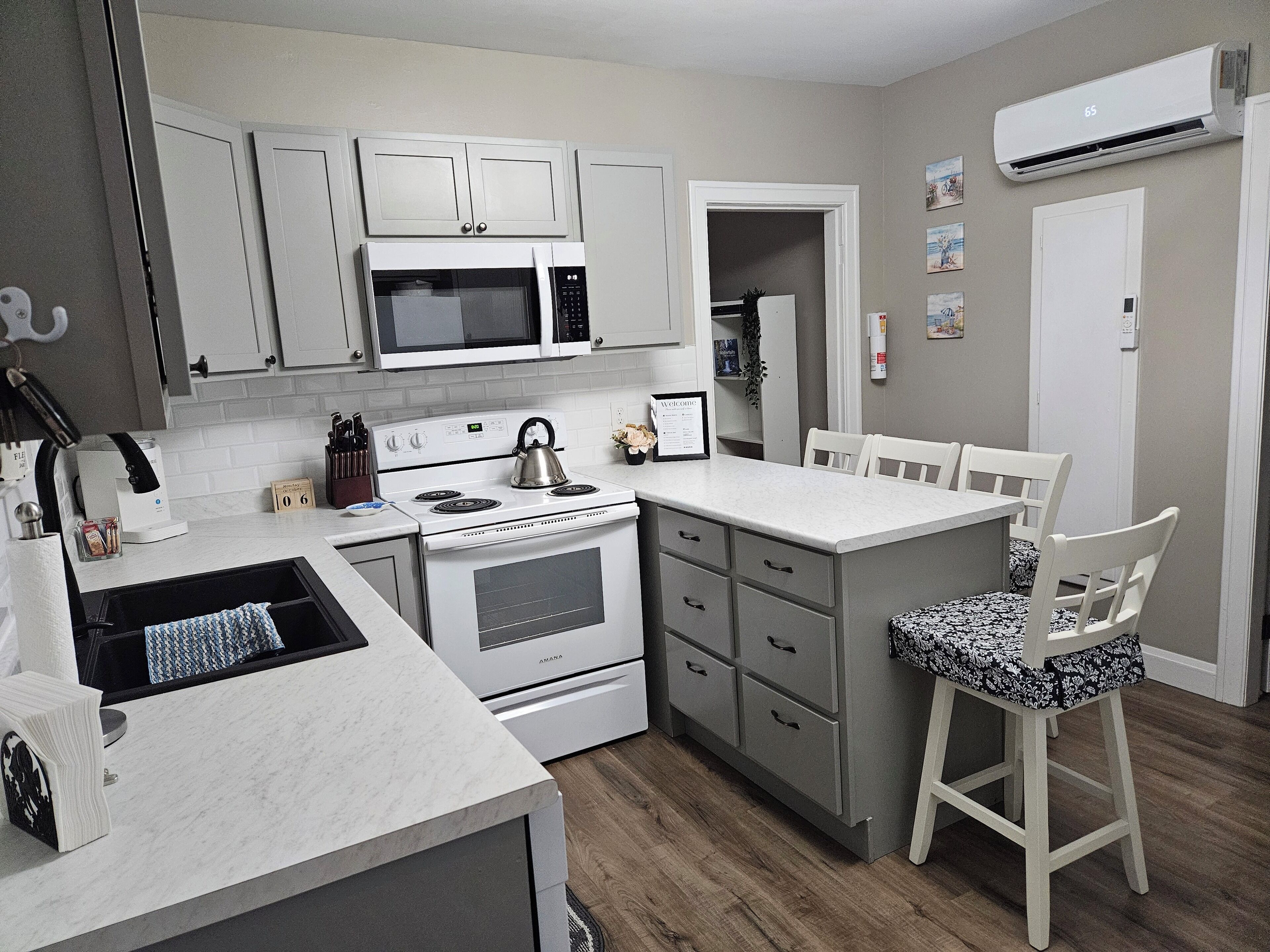 Micro-ondes, four, plaque de cuisson, lave-vaisselle