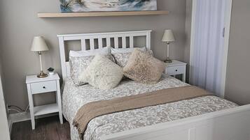 3 bedrooms, iron/ironing board, WiFi, bed sheets