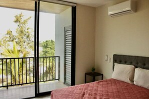 1 bedroom, desk, iron/ironing board, WiFi