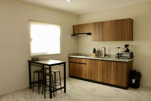 Fridge, stovetop, coffee/tea maker, toaster