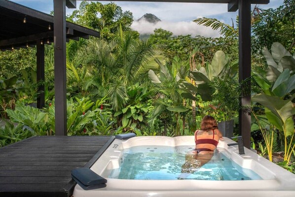 مغطس سبا خارجي