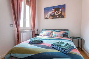 2 bedrooms, iron/ironing board, internet, bed sheets - [Downtown] Senyum large apartment • A/C (Piombino)