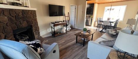 Smart TV, fireplace