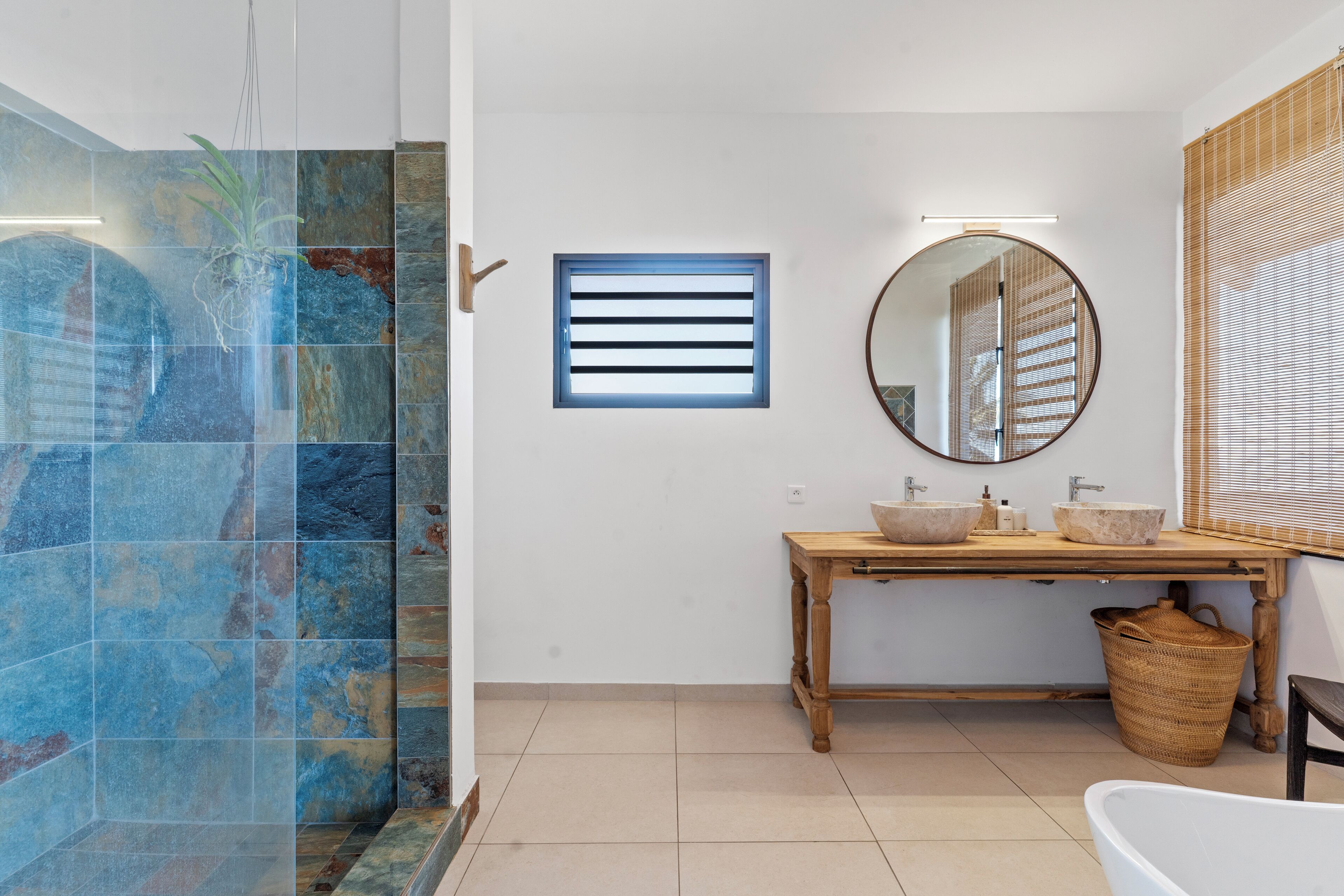 Casa, vistes al mar | Bany | Tovalloles, sabó, xampú i paper higiènic 