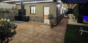 تناول الطعام بالخارج