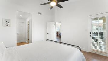 3 habitaciones, tabla de planchar con plancha, wifi y ropa de cama