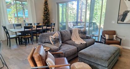 Beautiful 3-bedroom cabin in welcoming Pinetop Country Club