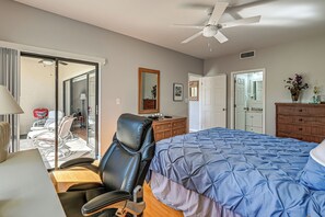 2 bedrooms, desk, iron/ironing board, Internet