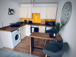 Private kitchen - Charming Retreat at Little Cedar – Your Cornish Hideaway in Idyllic Tuckingmill. (Camborne)
