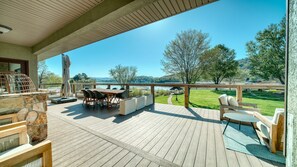 Outdoor dining - 3-bedroom condo in perfect Young Harris/Hiawassee with Lakefront view. (Young Harris)