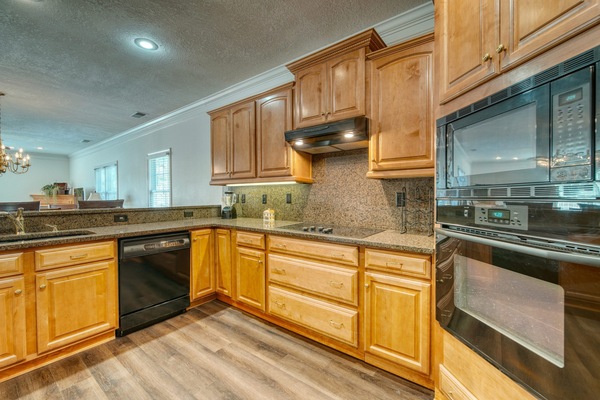 Micro-ondes, four, plaque de cuisson, lave-vaisselle