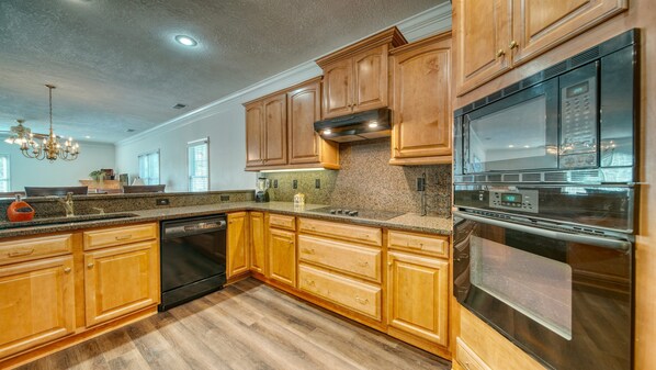 Microwave, oven, stovetop, dishwasher - 3-bedroom condo in perfect Young Harris/Hiawassee with Lakefront view. (Young Harris)