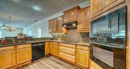 3-bedroom condo in perfect Young Harris/Hiawassee with Lakefront view.