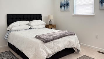 2 makuuhuonetta, silitysrauta/-lauta, Wi-Fi, vuodevaatteet