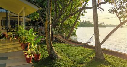 Tropical Haven - 1BR Lakefront AC Cottage with Stunning Lakeview & Lake Access