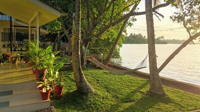 Tropical Haven - 1BR Lakefront AC Cottage with Stunning Lakeview & Lake Access