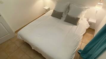 1 chambre, fer et planche à repasser, accès Internet, draps fournis