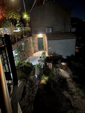 Property grounds - Cozy retreat near Saturnia Hot Springs with lovely views and space for 9 guests! (Manciano)