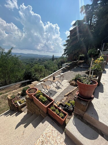 Oasis of relaxation near Saturnia Spa, with stunning views and sleeps 9